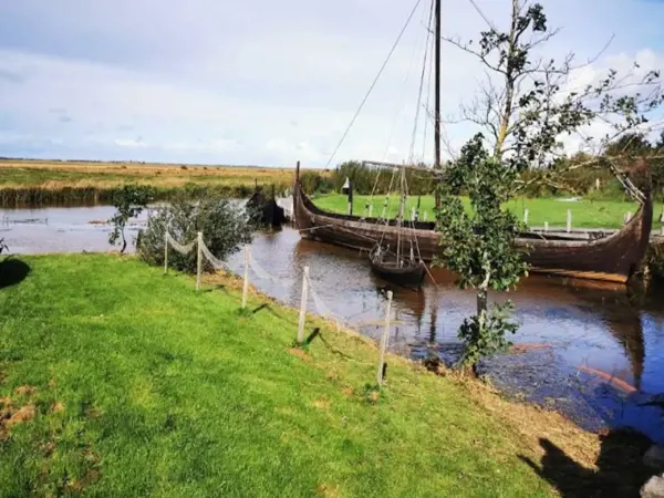 Bild 2 von 27