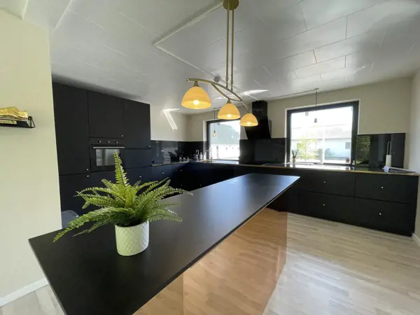 Bild 2 von 18